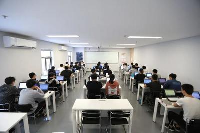 学渣、叛逆、辍学…那些被贴标签的孩子如今怎么样了?